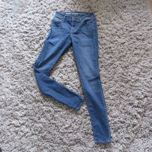 Medium wash skinny jeans
